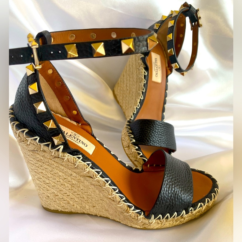 BRAND NEW - Valentino Double Rockstud Calfskin Wedge Sandal